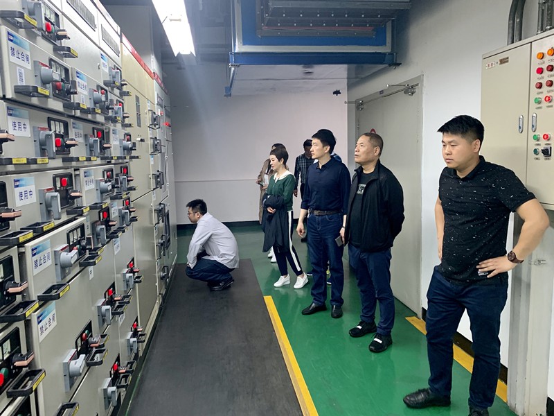 黄国全一行在连云港国家经济开发区地热能能源站考察调研。。。。。。_副本.jpg