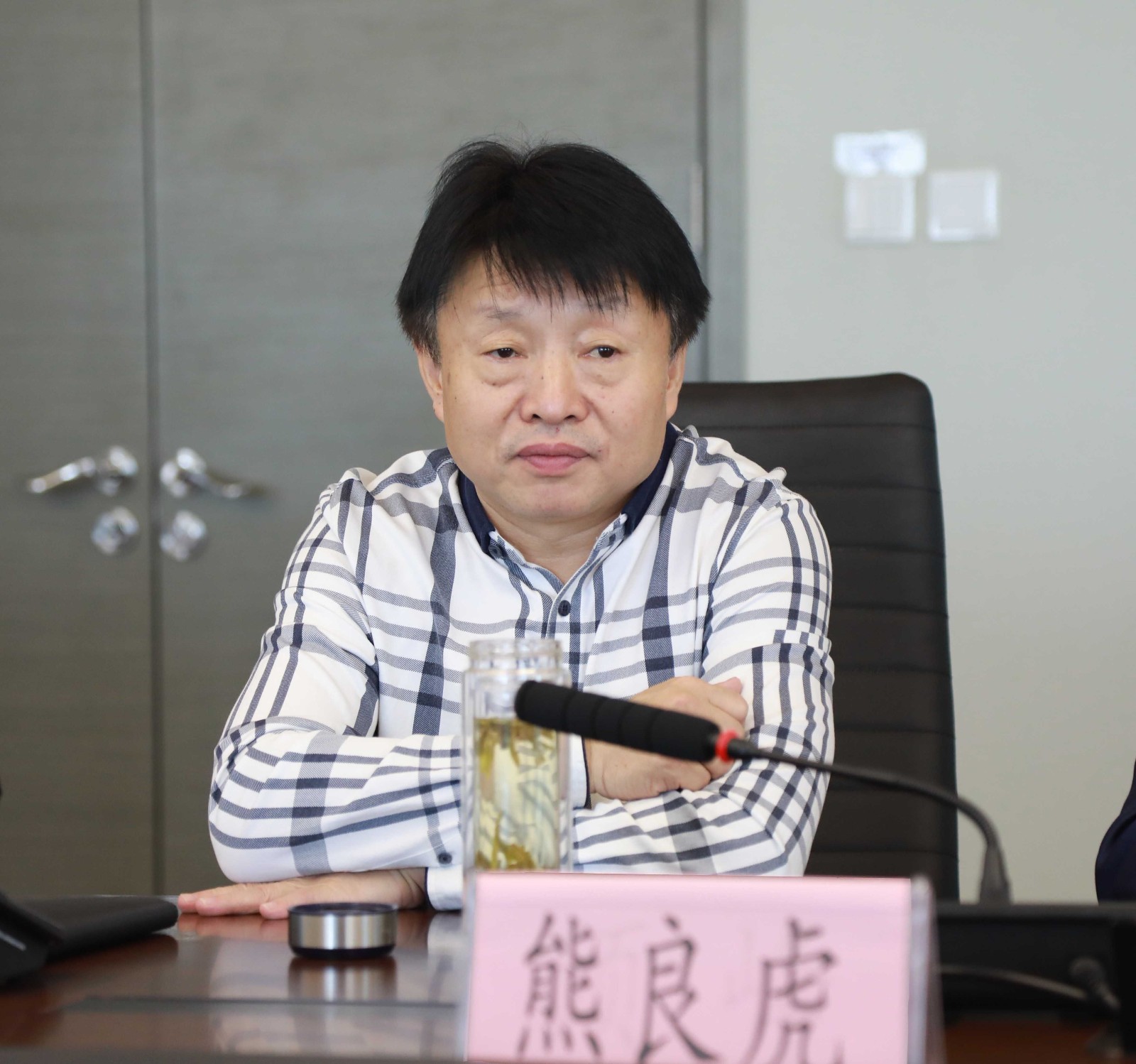 江苏省生态情形厅厅长王天琦到亚星yaxin集团调研座谈