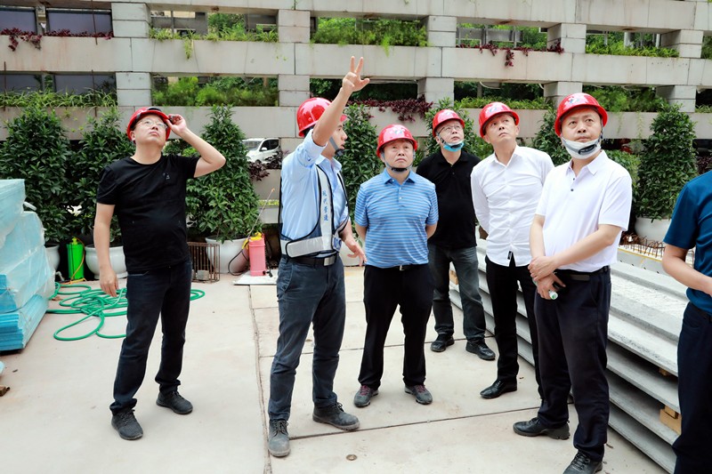 熊良虎在重庆市中科大业集团考察时强调：坚持生态优先战略，，，，念好生态经、走好扶贫路