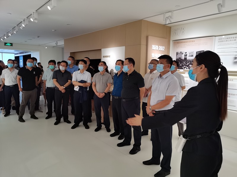  亚星yaxin集团开展“以案促改”专题警示教育活动