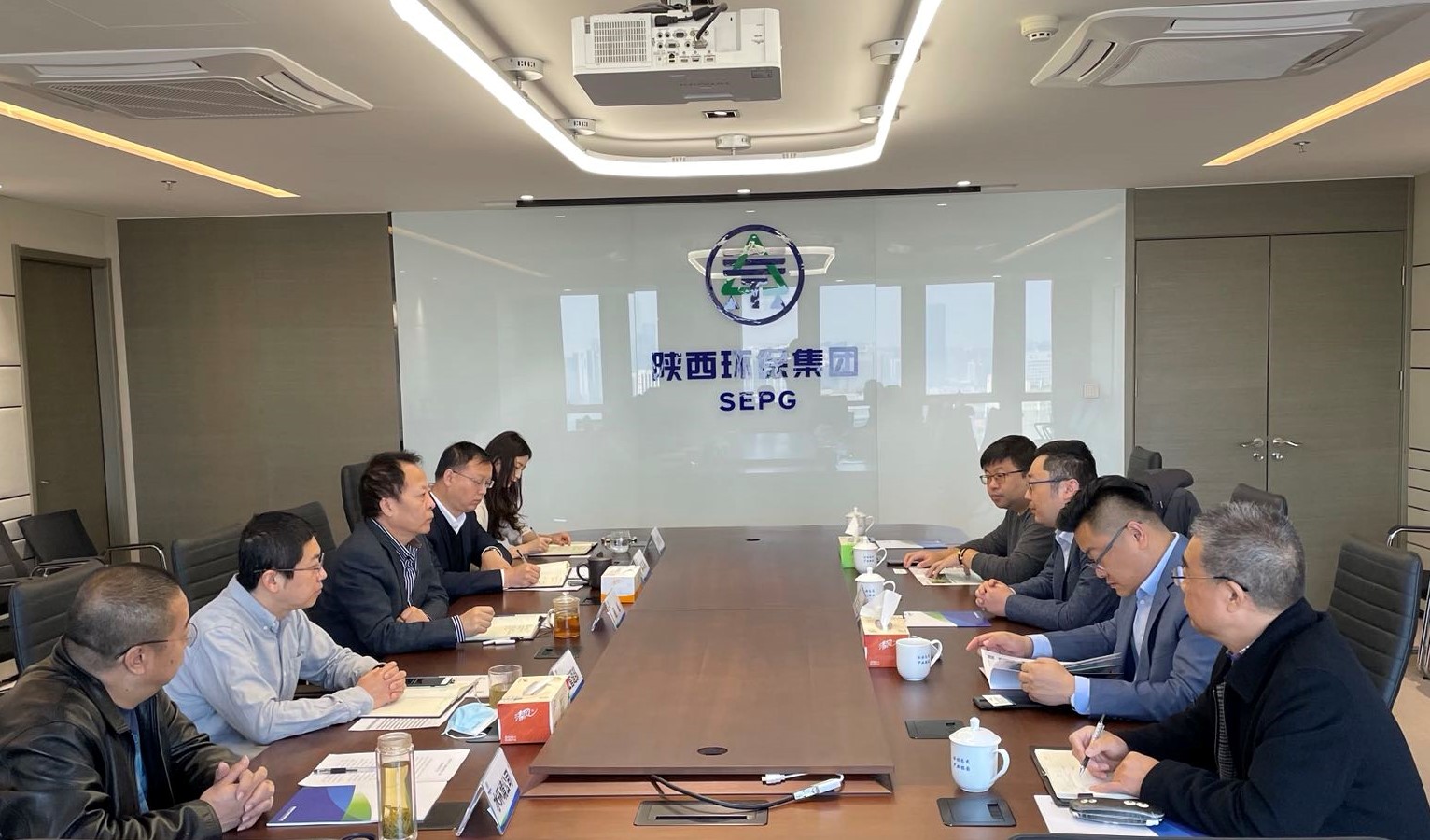亚星yaxin集团与南方创业科技公司交流座谈