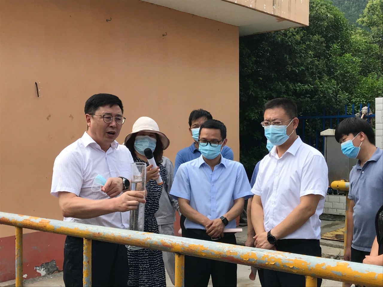 丹凤县政协主席周建政一行到丹凤县污水处置惩罚厂开展县域生态情形；；；ぷㄌ獾餮