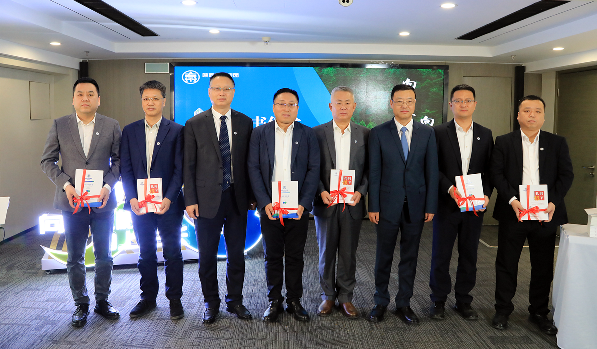 向下扎根 向上生长|亚星yaxin集团召开“根”文化品牌宣布暨高质量生长十周年座谈会 向下扎根 向上生长|亚星yaxin集团召开“根”文化品牌宣布暨高质量生长十周年座谈会